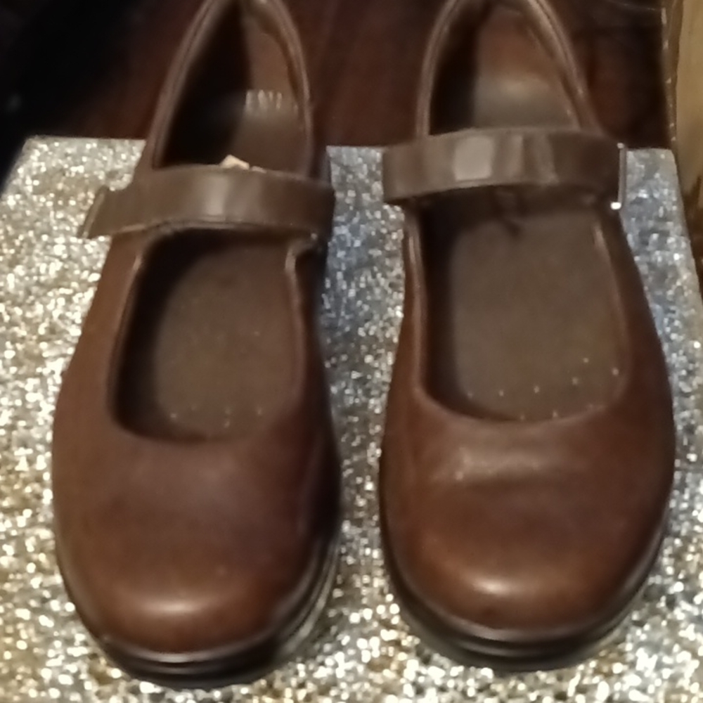 MBT Mary Jane Chocolate Leather Hook & Loop Velcro Closure  Cushioned
